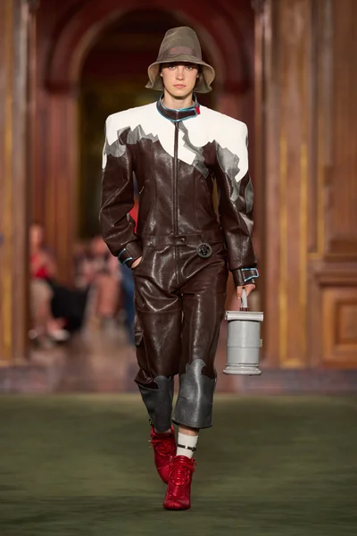 Look 4